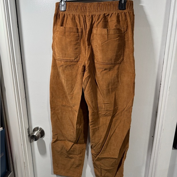 Old Navy Tan Cropped utility cargo Pants - Picture 2 of 5